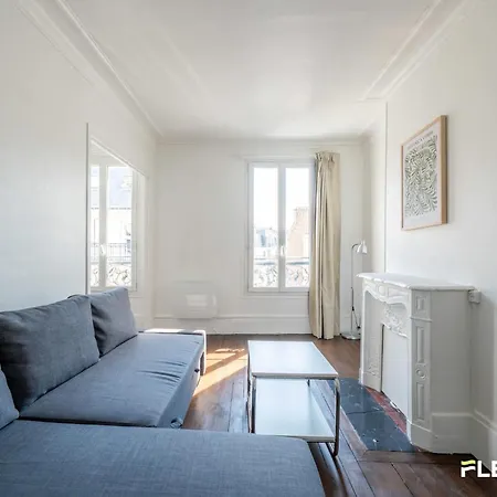 1br Flat Passy District Near Eiffel 16e Paryż