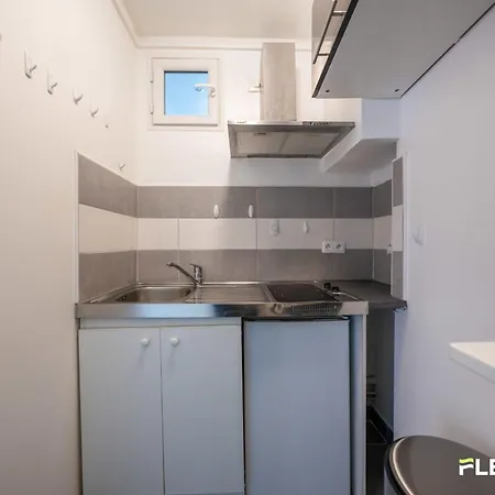 1br Flat Passy District Near Eiffel 16e شقة *