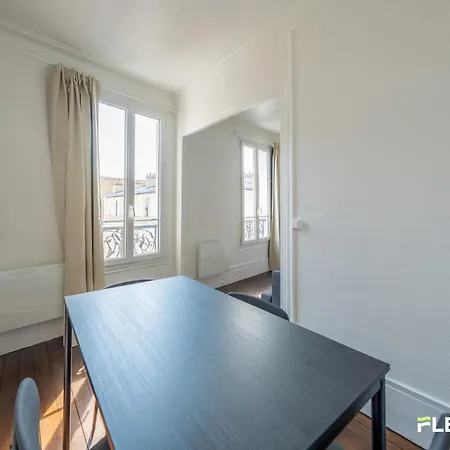 Apartament 1br Flat Passy District Near Eiffel 16e Paryż